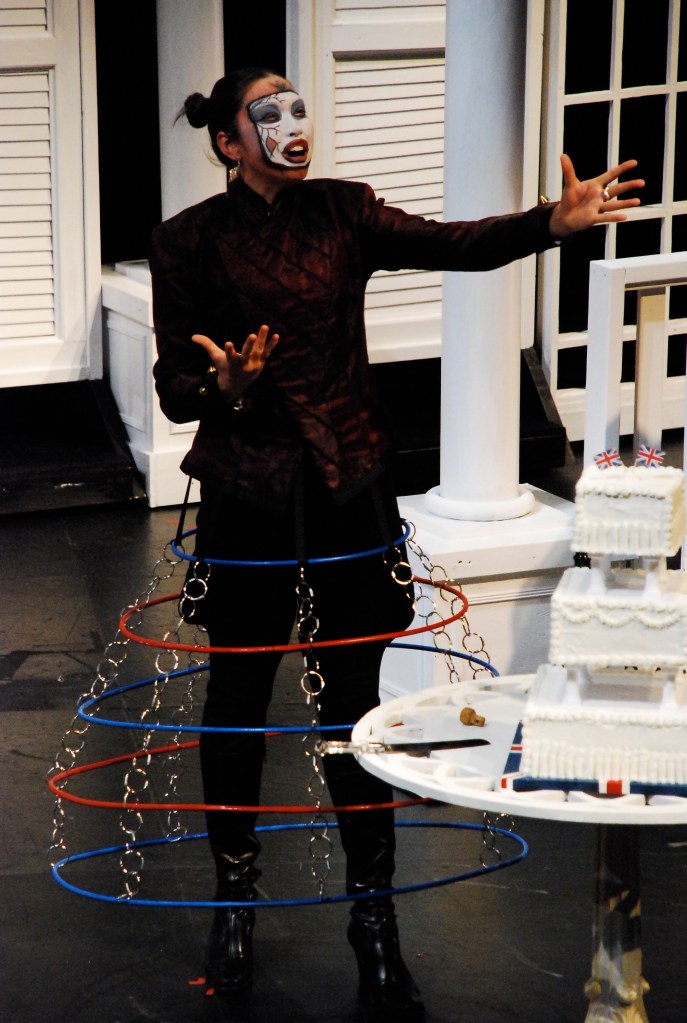 Saras Gil as Mrs. Saunders